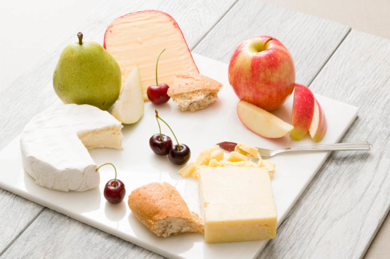 5 Cheese and Fruit Pairings for Summer Stemilt